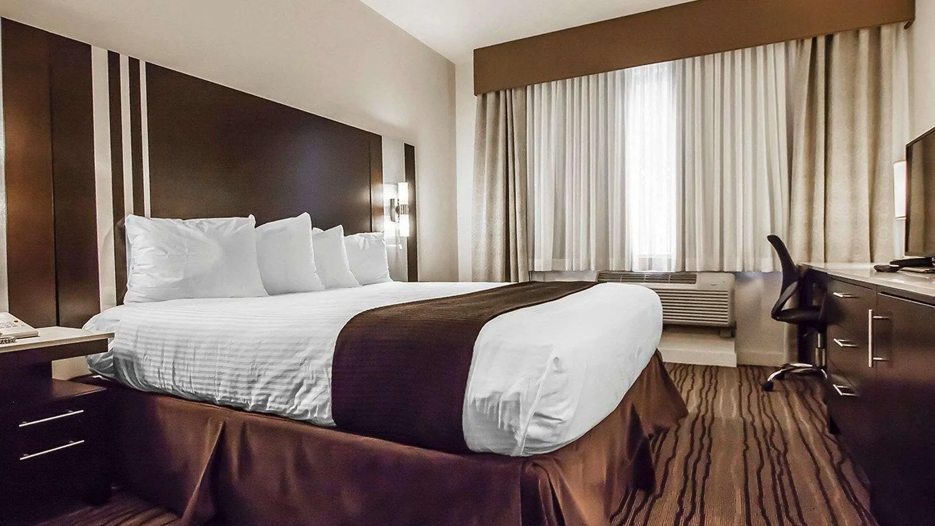 ***  Quality Hotel Airport South Richmond Canada