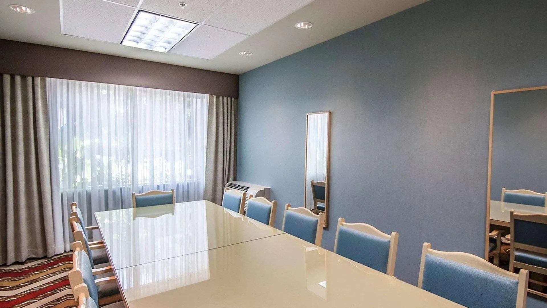 Quality Hotel Airport South Richmond