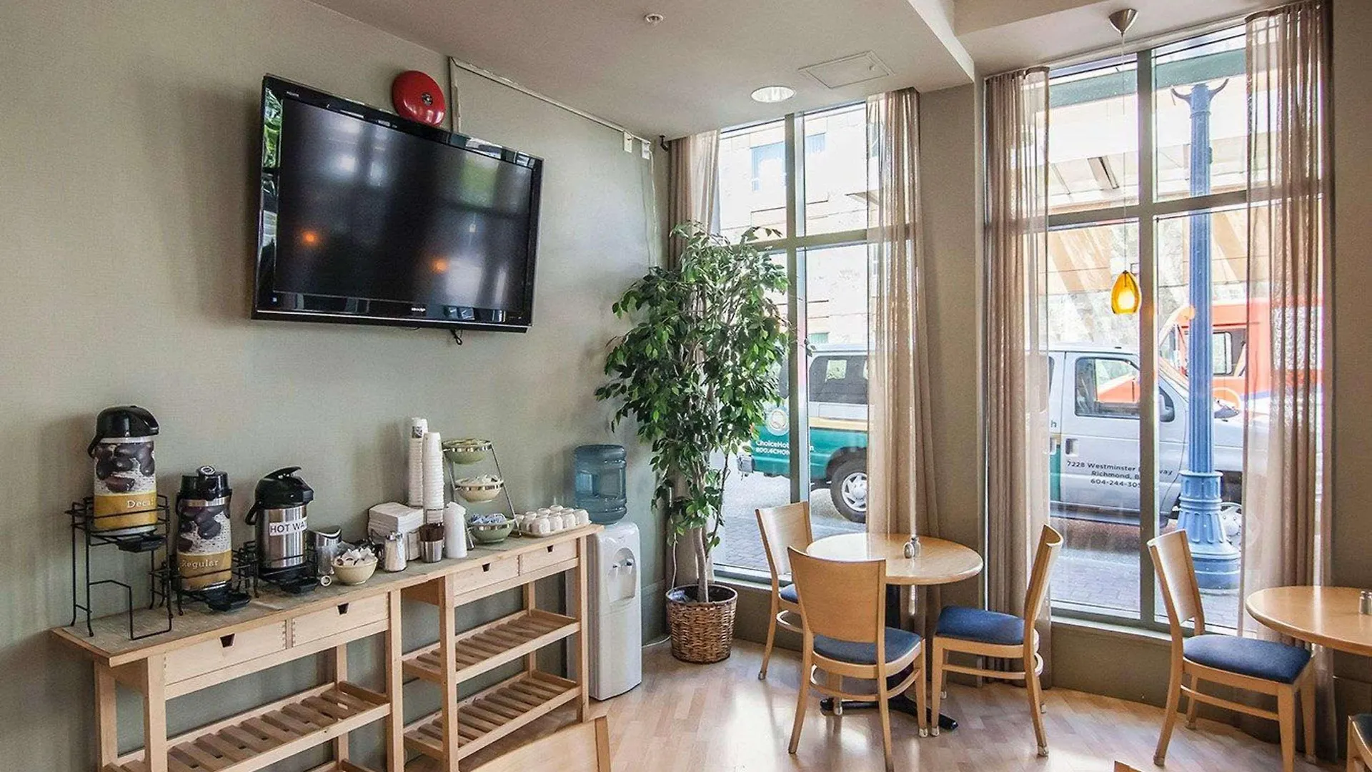 ***  Quality Hotel Airport South Richmond Canada